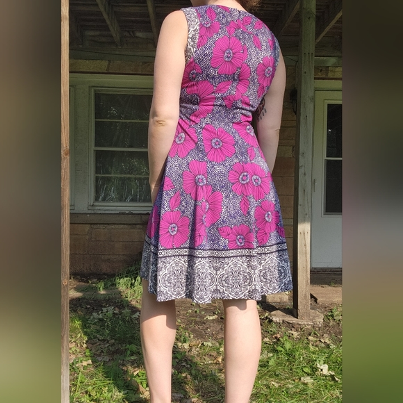 Fitted Floral Midi Dress - Picture 4 of 7